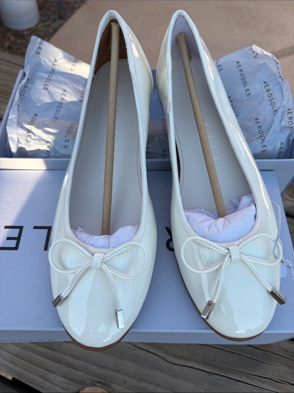 Aerosoles New flats with dainty bow detail. 7.5